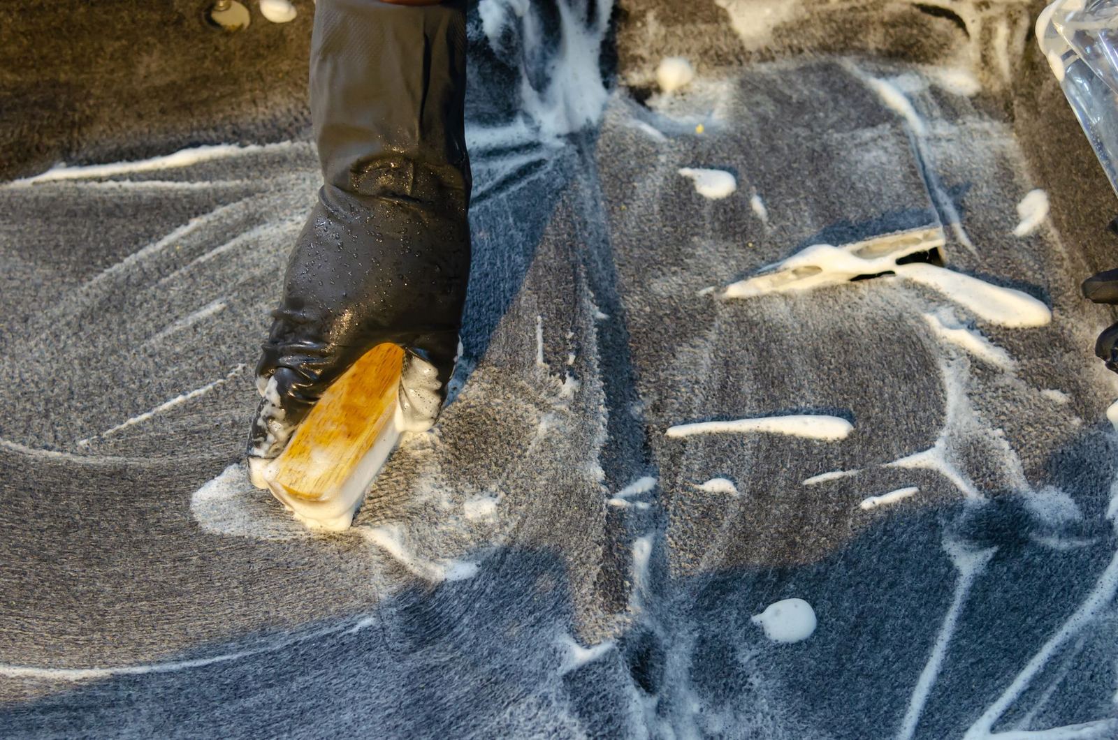 Sofa and carpet washing: the right method by fabric type